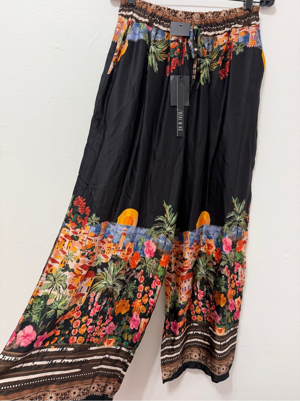 NWT NT BY AMATI Womens Black Sahara  Floral Border Maxi pants